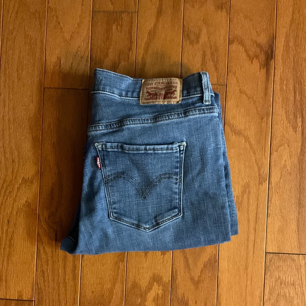 Levi’s’ Classic Boot Cut Zipper🪰Jeans! - Picture 6 of 13